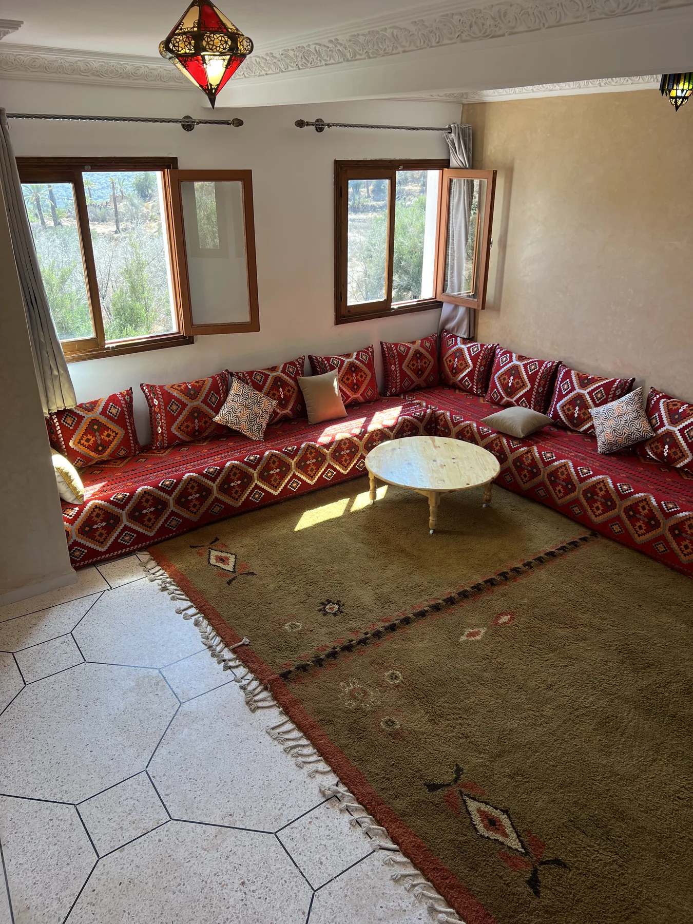 Large salon with patterned banquette